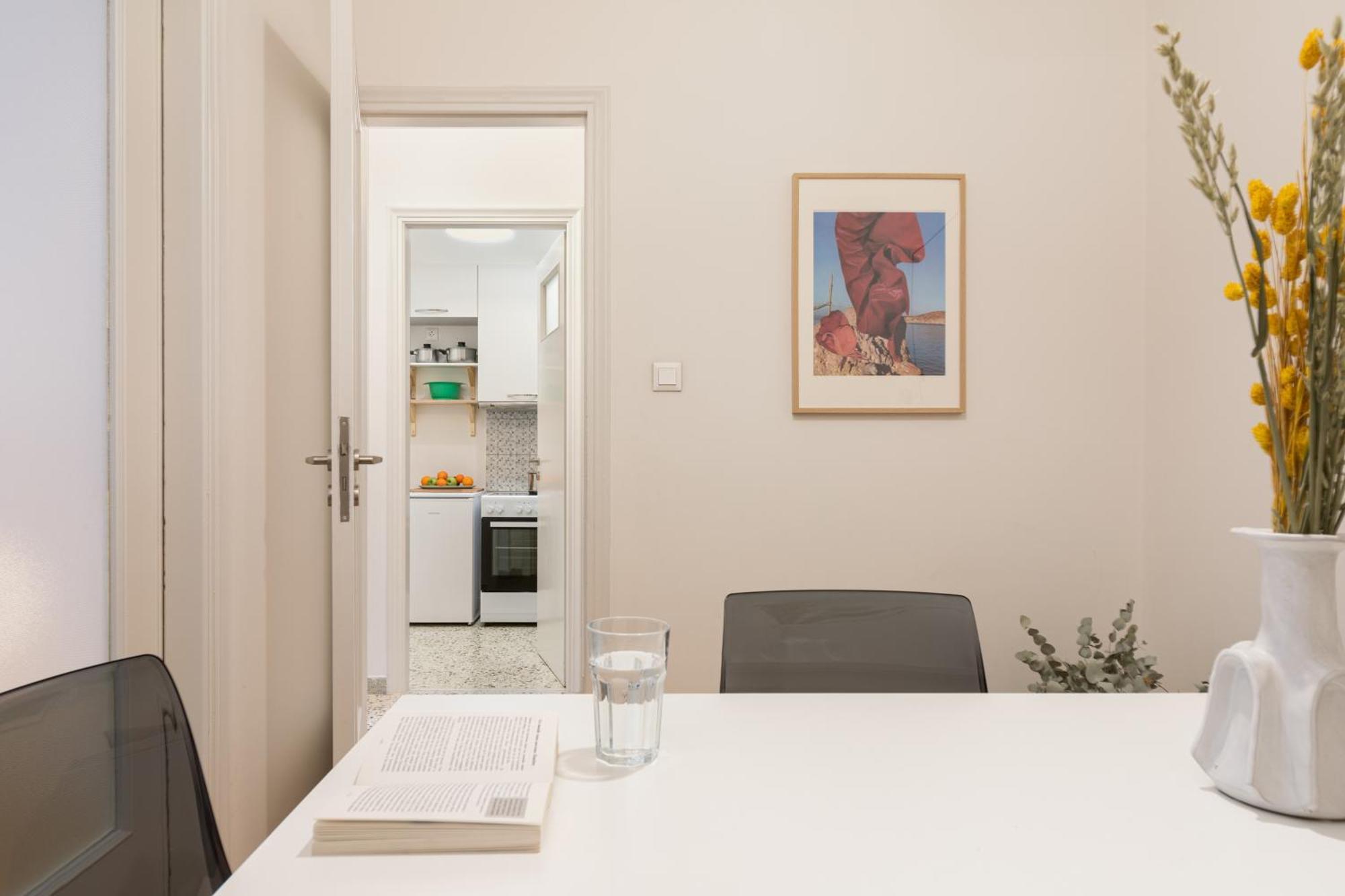 Peaceful Apartment In Neapoli, Exarcheia Atenas Exterior foto
